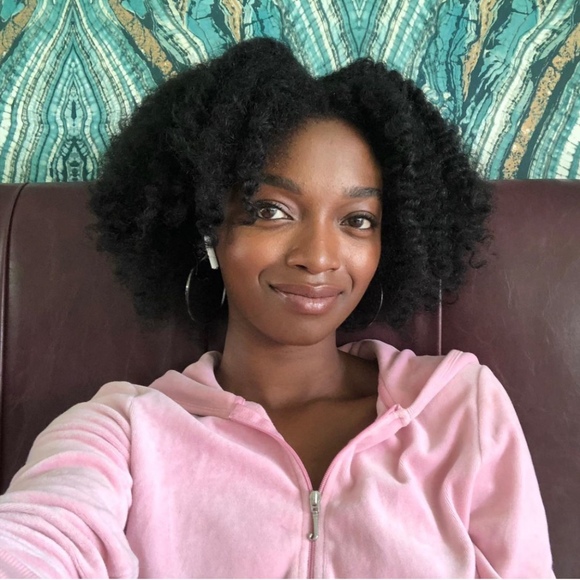 Meet your Posher, Alexis - Picture 1 of 1